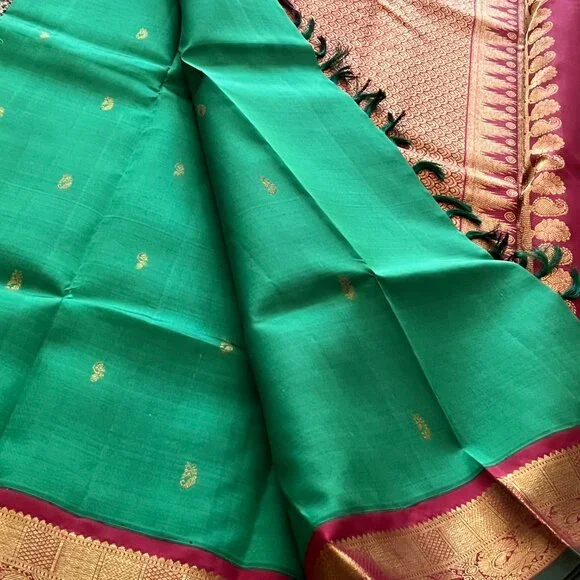 Kanchipuram Pure Silk Saree Green with Red Zari Border & Rich Pallu | Bl. Fabric - Picture 8 of 14